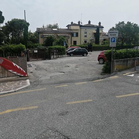 Appartamento a Peschiera del Garda con piscina ID I00538 Esterno foto