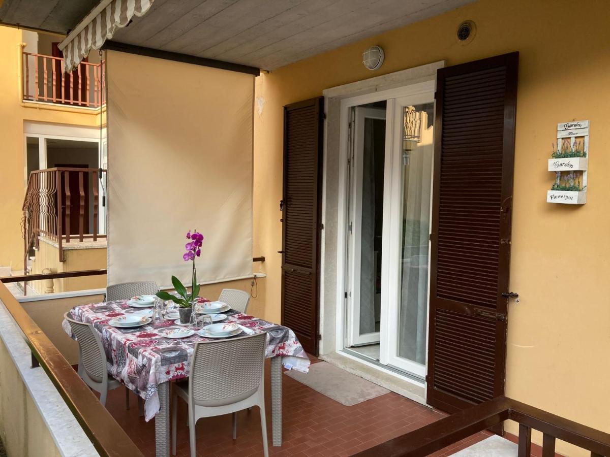 Appartamento a Peschiera del Garda con piscina ID I00538 Esterno foto